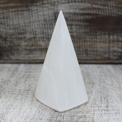 Pirámide de selenita - 10 cm 1